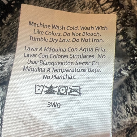 Avia Black White Quarter Zip Pullover Thumb Hole Cuffs Zip Pockets Size M (8-10) - Picture 10 of 14